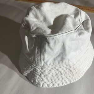 Bucket white hat grunge boho festival street wear casual. OS